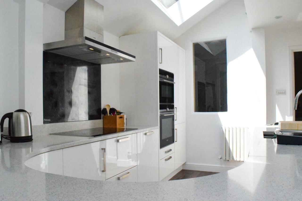 3 Bedroom Family House With A Superb Kitchen And Garden لندن المظهر الخارجي الصورة