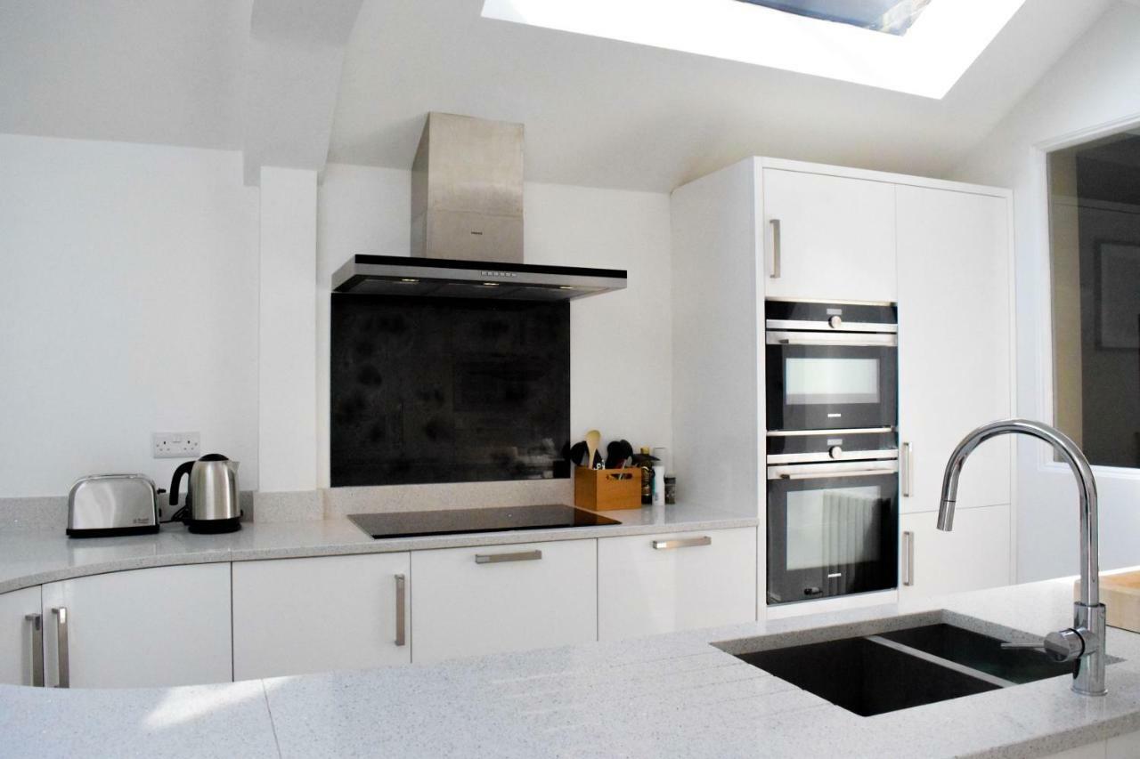 3 Bedroom Family House With A Superb Kitchen And Garden لندن المظهر الخارجي الصورة