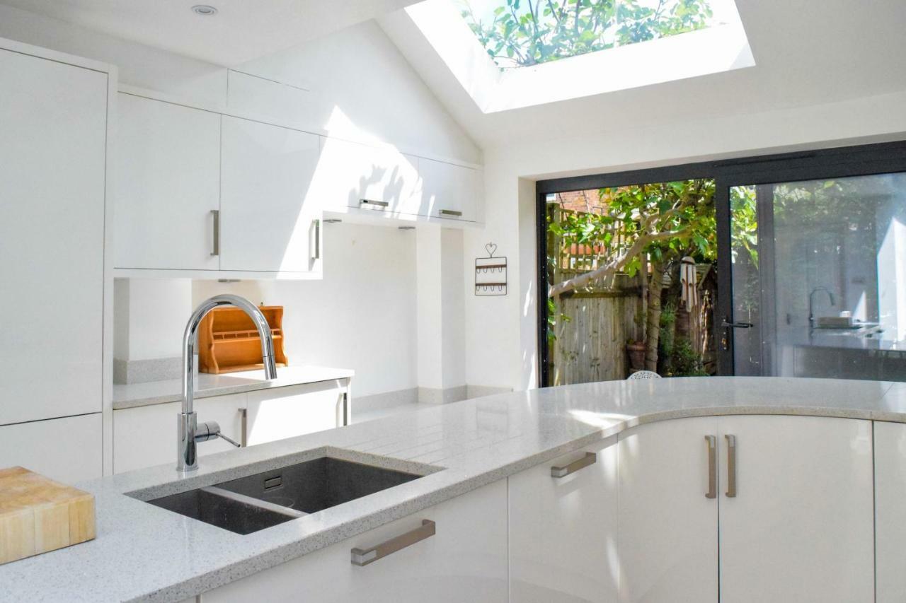 3 Bedroom Family House With A Superb Kitchen And Garden لندن المظهر الخارجي الصورة